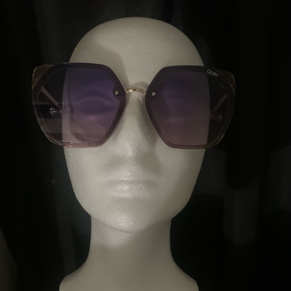Quay Sunglasses - Picture 2 of 3